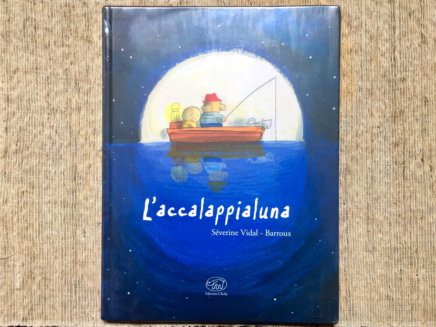 Copertina del libro Accalappialuna, una bella storia di racconti tra nonno e nipote
